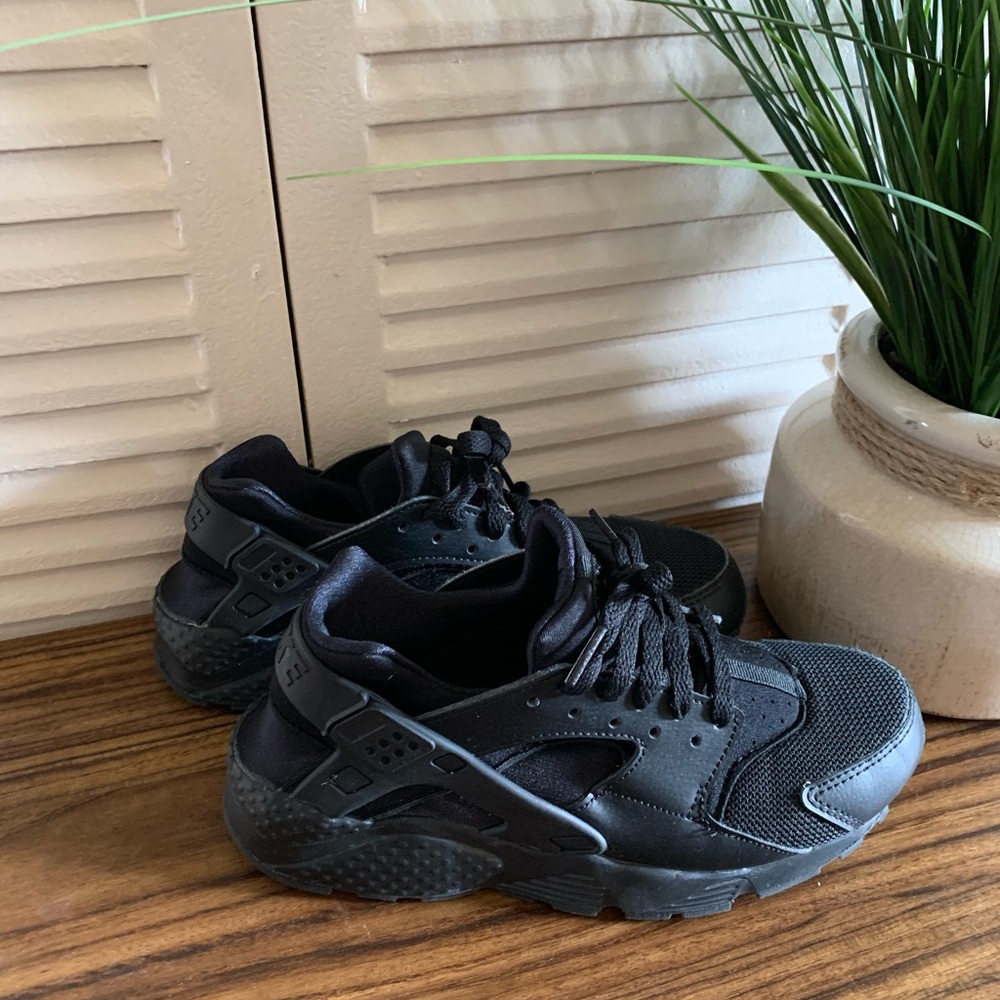 Black Huaraches